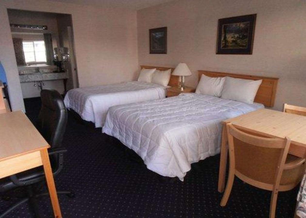 Econo Lodge Inn & Suites Central Medford Exterior photo